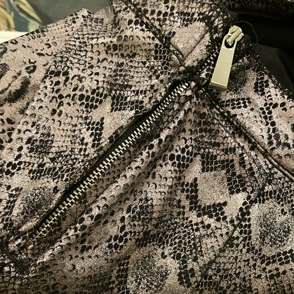 Forever 21 Snake Print Stretch Bootcut Jeans - Purple Size 24 - Picture 6 of 11